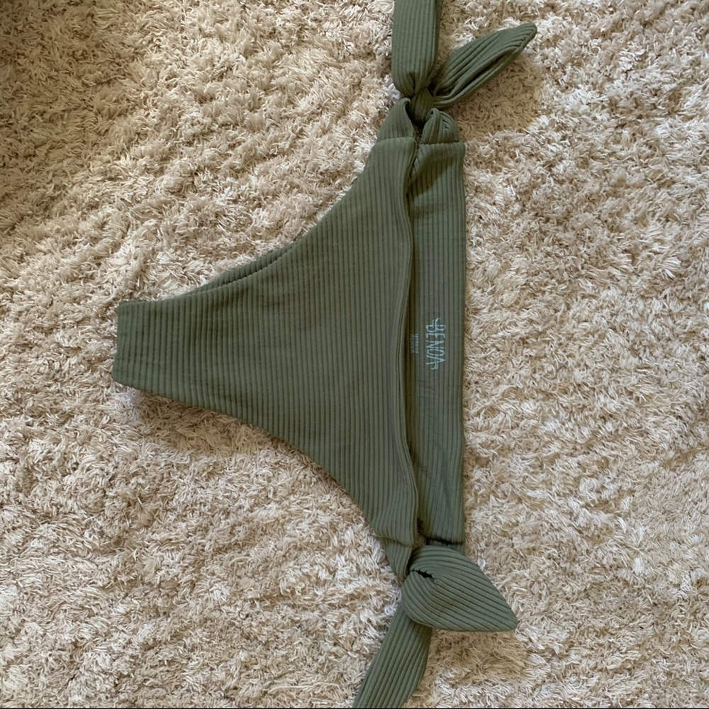 Benoaswim - Kawela bottoms